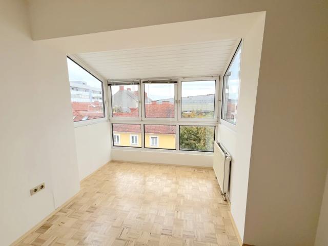 Sonnige 3 Zimmer mit Wintergarten und Balkon