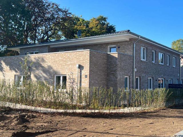 Sonnige 3 Zimmer, offene Küche, Bad, Abstellraum, Terrasse, Stellplatz