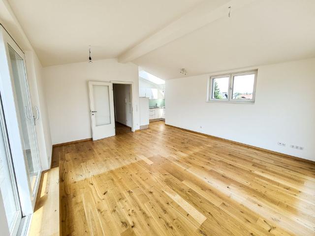 Sonnige 3 Zimmer Dachgeschosswohnung mit 81,90 m² in Himmelreich