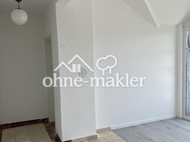 Sonnige 3 Zimmer DG Wohnung m. EBK+Außenstellplatz, 2 Balkone
