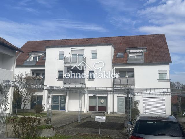 Sonnige 3 Zimmer DG Wohnung mit Balkon, Echtholz Laminat & TG Stellplatz – zentral und ruhig