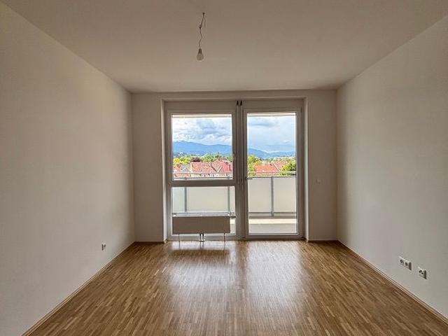 Sonnige 3 Zimmer Wohnung im Obergeschoss mit Balkon und Dachterrasse!
