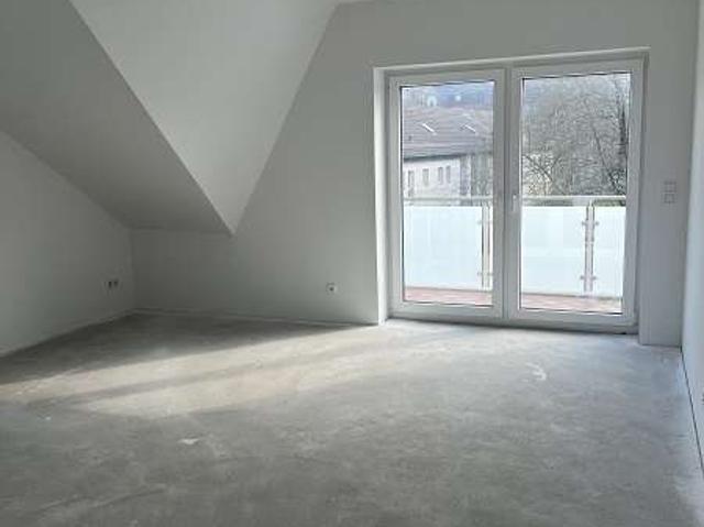 sonnige 3 Zimmer Wohnung mit Balkon