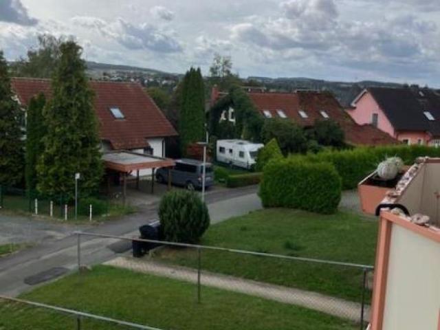 Sonnige 3 Zimmer Wohnung mit Balkon und Stellplatz in Höhenlage ab sofort zu vermieten!