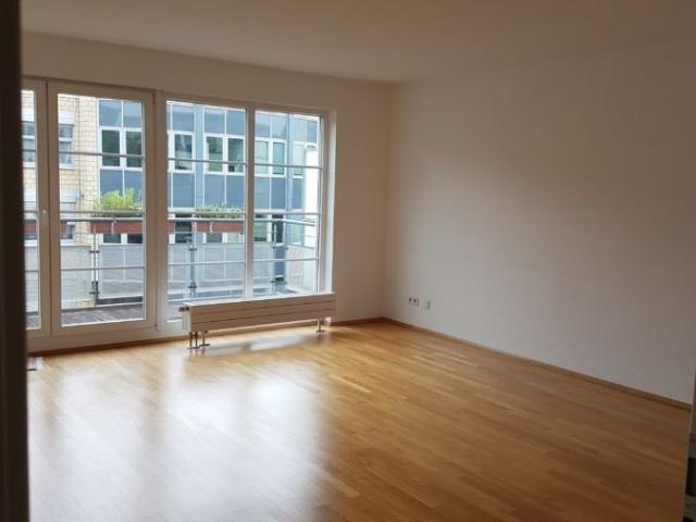 Sonnige 3 Zimmer Wohnung mit Balkon, Einbauküche und gehobener Ausstattung