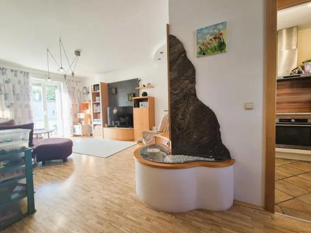 Sonnige 3 Zimmer Wohnung mit Balkon in Ruhelage inkl. Tiefgaragenplatz. Nähe: JKU, Straßenbahn, Biesenfeldbad!