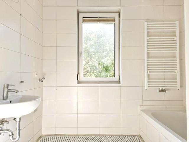 Sonnige 3 Zimmer Wohnung mit Balkon in Ruhelage, Nähe Kepler Universitätsklinikum und Südbahnhofmarkt, Parkplatz optional!