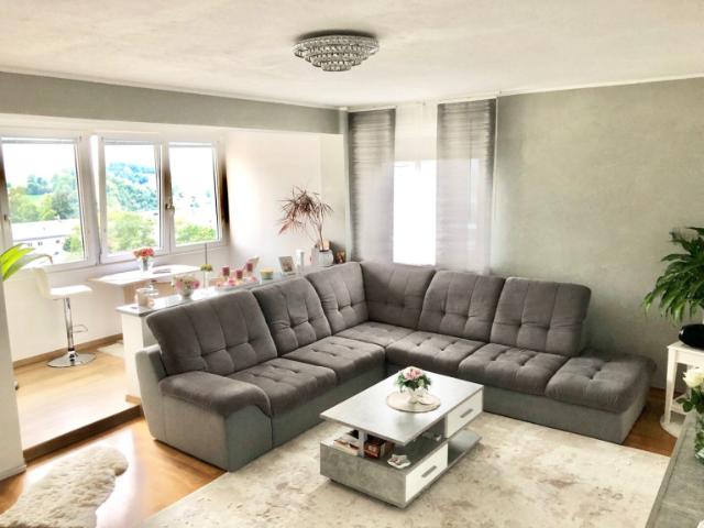 Sonnige 3 Zimmer Wohnung mit Blick auf das umliegende Gebirge