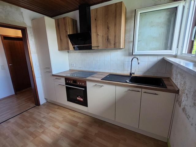 Sonnige 3 Zimmer Wohnung mit EBK, Balkon, Keller, Garage und Stellplatz