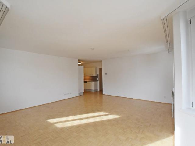 Sonnige 3 Zimmer Wohnung mit einem großzügigem Wohnbereich