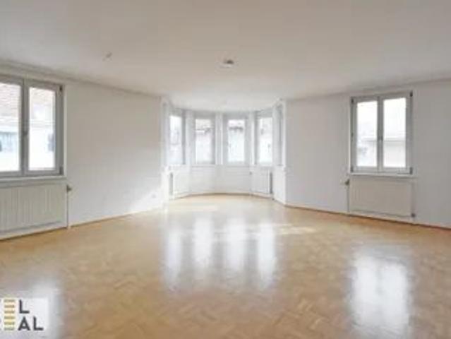 Sonnige 3 Zimmer Wohnung mit einem großzügigem Wohnbereich