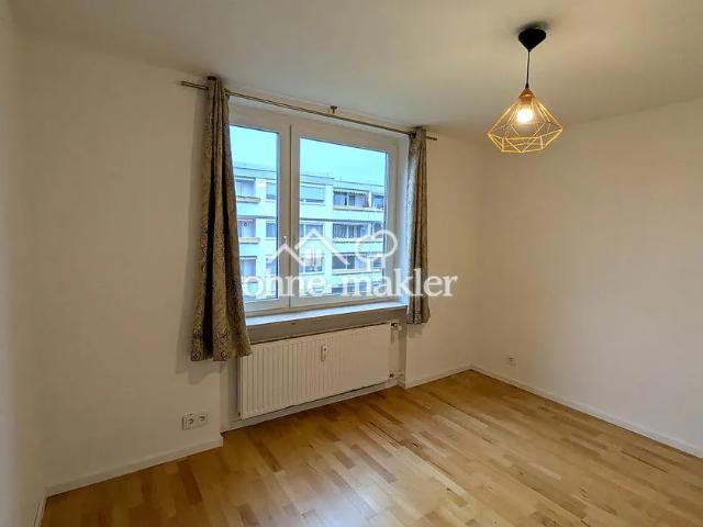 Sonnige 3 Zimmer Wohnung mit Süd Loggia, neuem Bad und Einbauküche – ruhig im Grünen