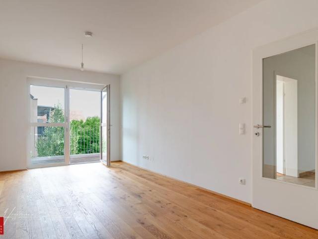 SONNIGE 3 ZIMMER WOHNUNG MIT WOHNKÜCHE UND BALKON