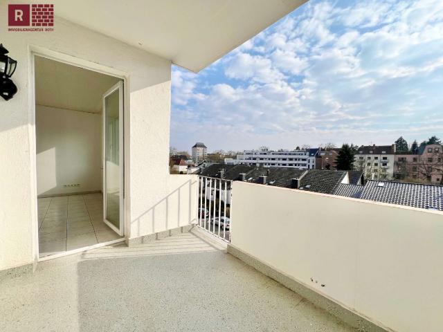 Sonnige 3 Zimmer Wohnung mit zwei Balkonen, Aufzug & Garage in ruhiger Wohnlage
