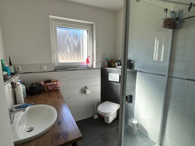 Sonnige 3 Zimmer Wohnung mit 2 Balkonen und EBK in Lollar!