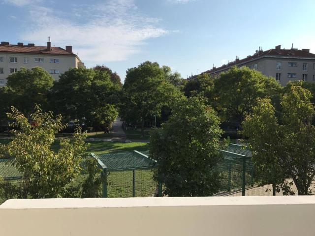 Sonnige 3 Zimmerwohnung + großer Balkon in gepflegter Wohnanlage mit viel Grünflächen