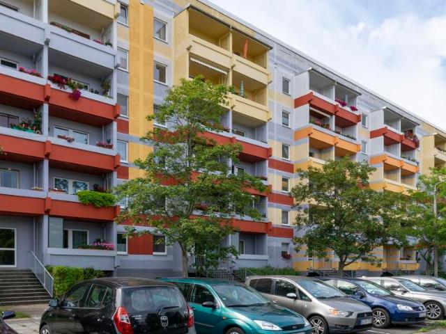 sonnige 3 Zimmerwohnung, mit Aufzug, nähe Allee Center