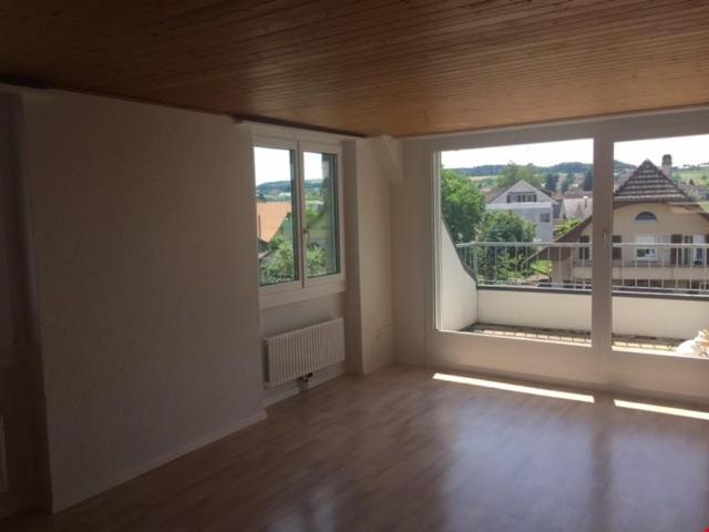 sonnige 3 Zimmerwohnung mit Balkon 2.OG
