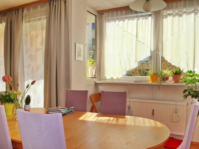 Sonnige 3 Zimmerwohnung mit Loggia in zentraler Grünruhelage