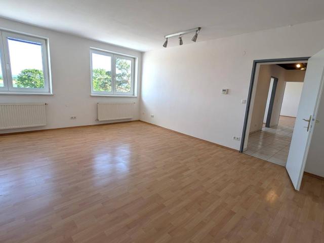 Sonnige 3 Zimmerwohnung mit zentralem Vorraum