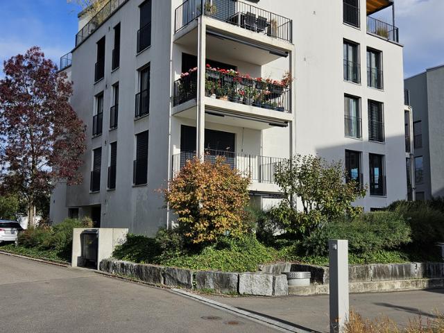 Sonnige 4.5 Zi Wohnung inkl. Tiefgaragenparkplatz in 8052 Zürich