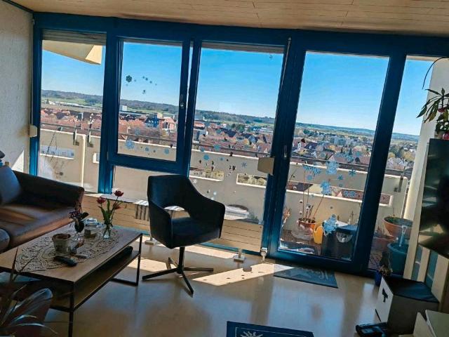 Sonnige 4,5 Zimmer Wohnung mit fantastischer Aussicht