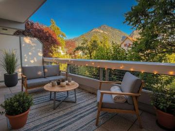Sonnige 4,5 Zimmer Wohnung mit schöner Terrasse und traumhaftem Bergblick!