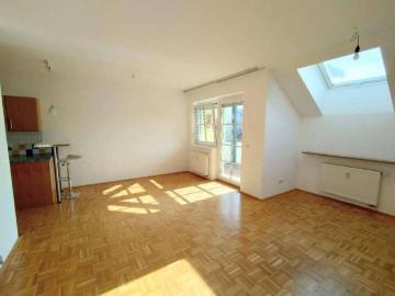 Sonnige 4 Zimmer Familienwohnung mit Loggia und Traunsteinpanorama