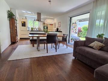Sonnige 4 Zimmer Gartenwohnung mit ca. 93m², 2 TG Plätzen und weitläufigem Garten in Rankweil