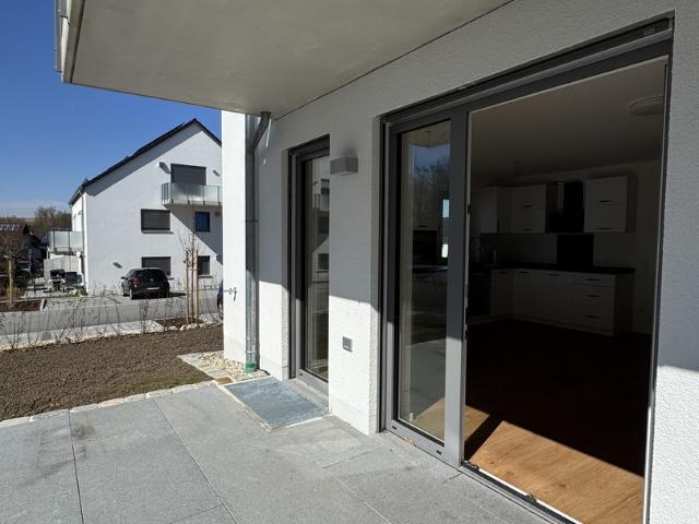 Sonnige 4 Zimmer Wohnung / Garten, EBK und hohen Decken / Neubau in Langenbach