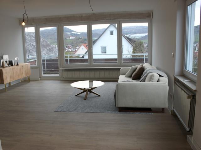 Sonnige 4 Zimmer Wohnung mit Balkon und Terrasse