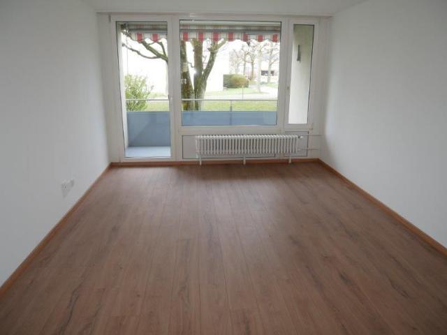 Sonnige 4 Zimmer Wohnung mit Balkon in Dulliken