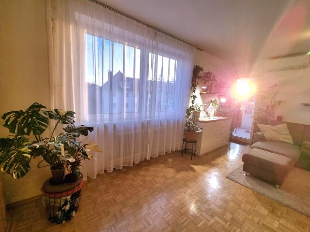 Sonnige 4 Zimmer Wohnung mit 89 m2, Balkon, eigener Garage in ruhige Lage