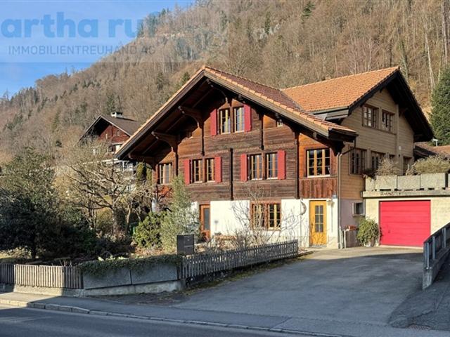Sonniges 7.5 Zi. Haus mit Ausbaupotenzial