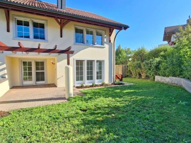 Sonniges 7.5 Zimmer Reiheneckhaus an ruhiger Lage in Altendorf