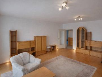 Sonniges 3‑Zimmer‑Dachgeschoss mit Loggia & Stellplatz – sofort einziehen & wohlfühlen