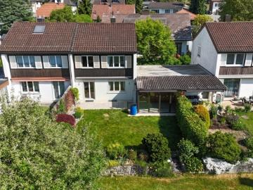 Sonniges Wohngefühl – Doppelhaushälfte mit Wintergarten und Umschwung