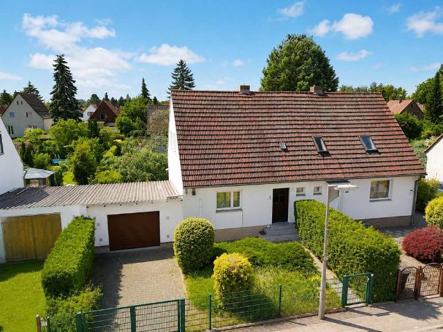 Sonniges Zuhause mit großem Garten und viel Potenzial