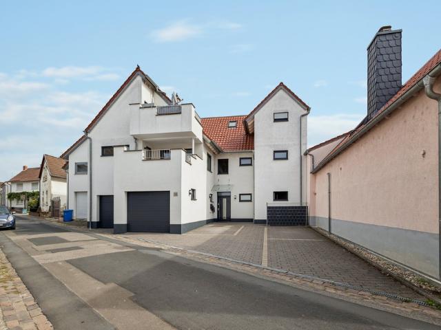 Sonniges Zuhause mit Südwestterrasse – moderne Wohnung in Weisenheim a.S. mit Garge & Stellplatz