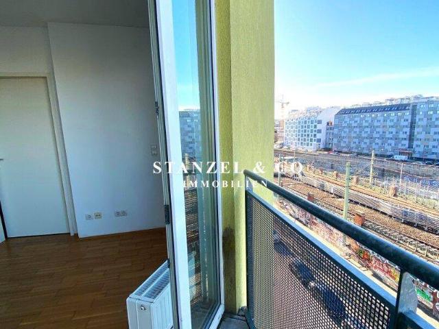 SONNIGES APARTMENT MIT BALKON IN ZENTRALER LAGE