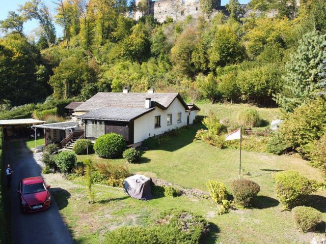 Sonniges Bungalow mit großem Grundstück!