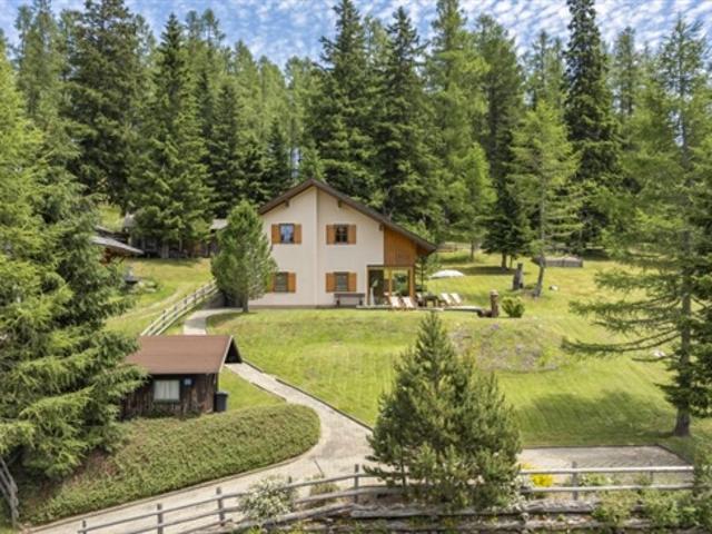 Sonniges, gemütliches Almhaus am Hochrindl nur 3 Gehminuten zur Skipiste!