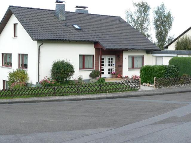 Sonniges Haus mit großem Garten u. herrlichem Ausblick