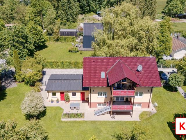 Sonniges Landhaus mit weitläufigem Garten