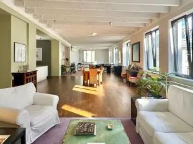 Sonniger 185m² Loft in Industriegebäude mit Garagenoption
