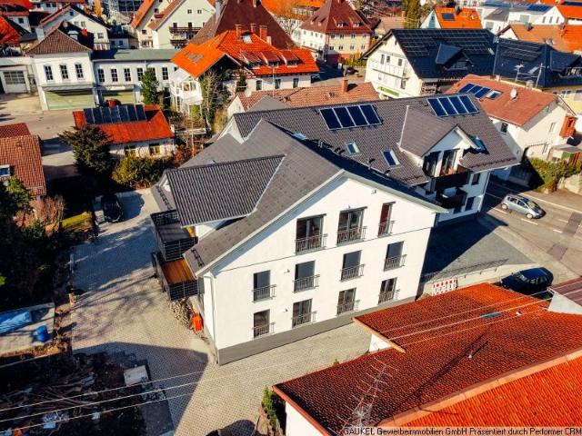 Sonniger West Balkon mitten im Ort! PV Anlage! Stellplatz! Serviced Apartment möglich!