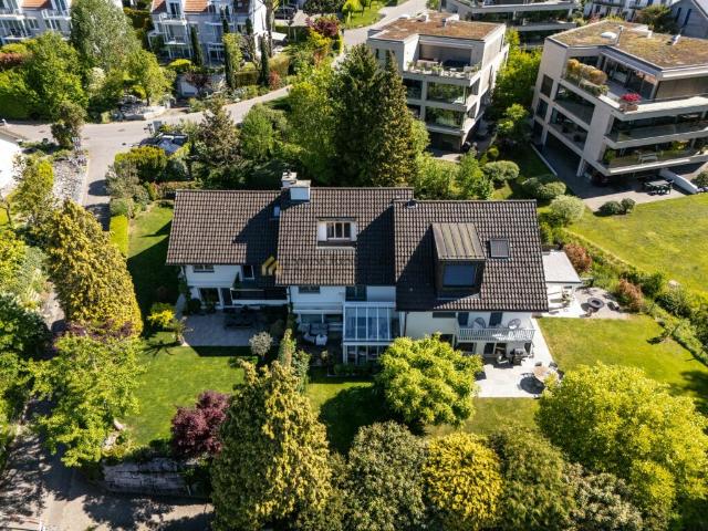 Sonniger Wohntraum an der Goldküste grosszügiges 5.5 Zimmer Reihenhaus am Waldrand