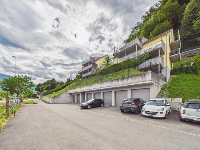 Sonniger Balkon, zwei moderne Badezimmer und barrierefreier Komfort mit Lift