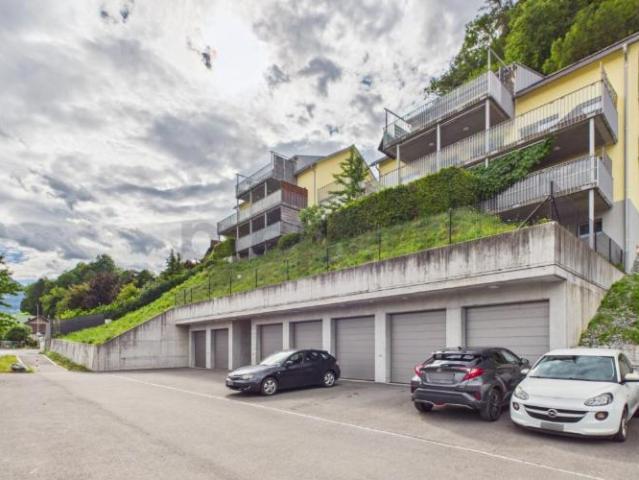 Sonniger Balkon, zwei moderne Badezimmer und barrierefreier Komfort mit Lift