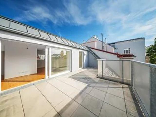 SONNIGER DACHGESCHOSSTRAUM Klimatisierte DG Wohnung mit 3 Zimmern und 2 Terrassen